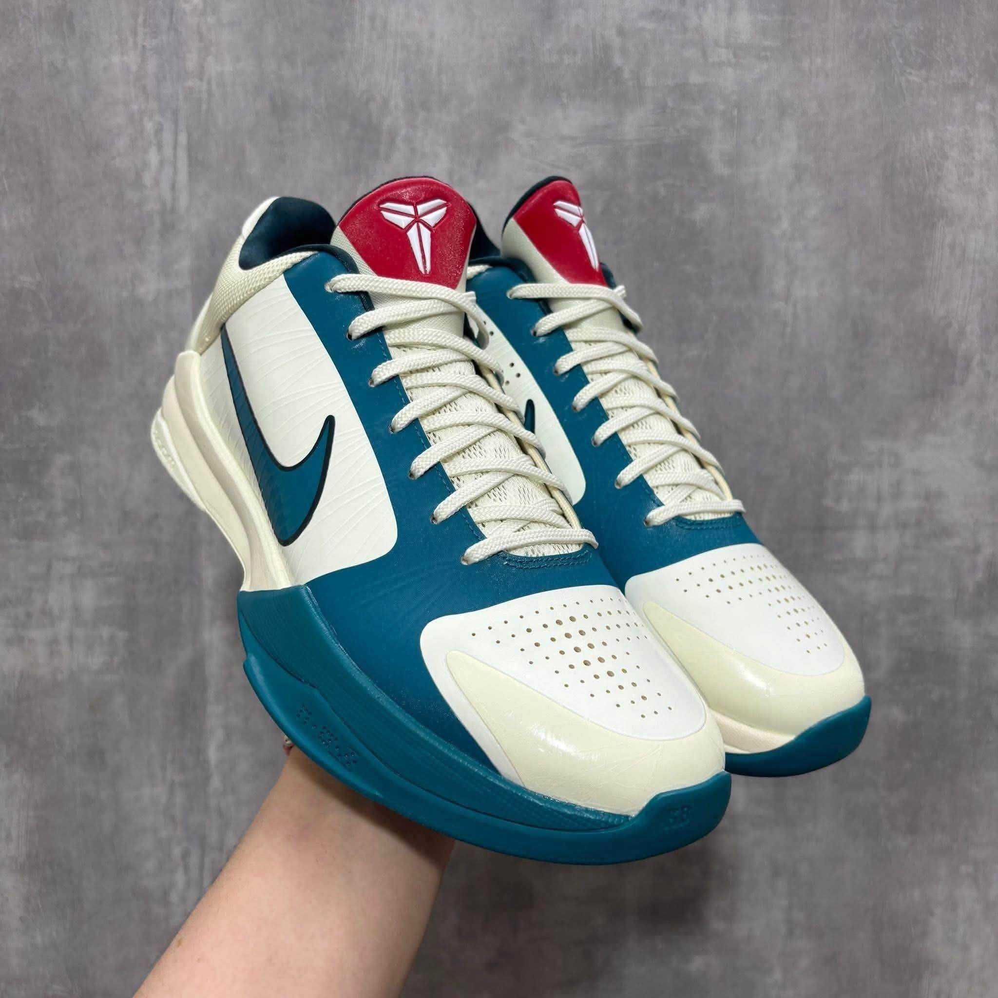 科密DNA动了!这双白蓝红Kobe 5,实战收藏都可冲